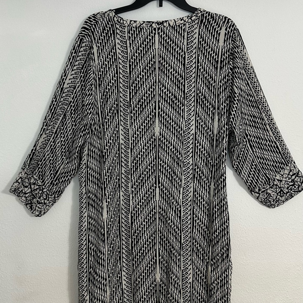 Soft Surroundings Raven Shift Black and White Dress  3/4 Sleeve Ikat Print Rayon - Picture 4 of 14